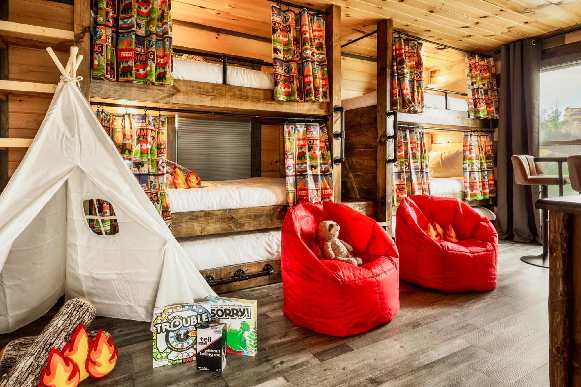 Mountainscape - Brand New Cabin W Views - Hottub - Firetable - Ps5 - Pooltable - 3 Pools Gatlinburg Exterior foto